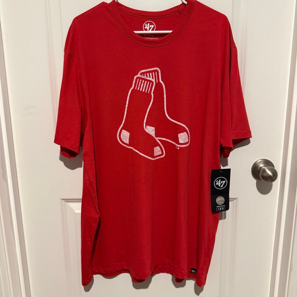 Boston Red Sox ’47 Brand Men’s XXL Red Hanging Socks Logo T-Shirt NWT